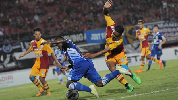 David Laly juga pernah memperkuat Persib Bandung.