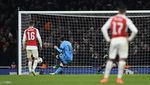 Dua Gol Messi Hancurkan Arsenal