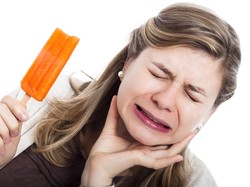 Gigi Ngilu Saat Mengonsumsi Makanan Dingin? Begini Cara Tepat Mengatasinya