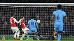 Dua Gol Messi Hancurkan Arsenal