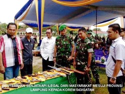 Warga Mesuji Serahkan 36 Senpi Rakitan ke Korem Garuda Hitam