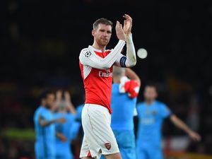 Mertesacker Ingin Lebih Lama di Arsenal Mertesacker Ingin Lebih Lama di Arsenal