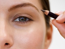 Bentuk Alis yang Sebaiknya Ditinggalkan di 2017