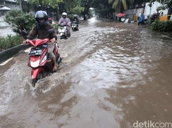 Hujan Deras, Genangan Muncul di Sudut-sudut Jakarta Raya Pagi Ini