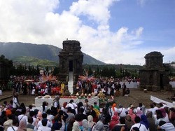 Festival Potong Rambut Gimbal Nan Unik di Dieng