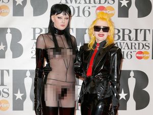 Fashion Horror! Selebriti Berbusana Terburuk di BRIT Awards 2016 Fashion Horror! Selebriti Berbusana Terburuk di BRIT Awards 2016