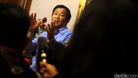 Ketua Komite Ad-Hoc Reformasi PSSI Agum Gumelar jumpa pers di kediamannya di Jalan Panglima Polim, Jakarta Selatan, Kamis (25/2/2016).