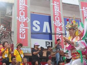 Unjuk Kesaktian Warga Dayak-Tionghoa di Festival Cap Go Meh Singkawang