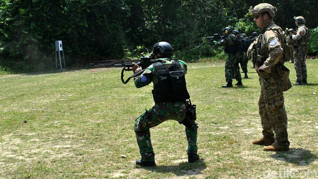 Paskhas TNI AU Latihan Gabungan dengan Pasukan Elite AS Paskhas TNI AU Latihan Gabungan dengan Pasukan Elite AS