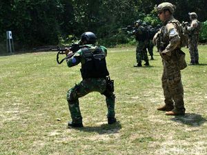 Paskhas TNI AU Latihan Gabungan dengan Pasukan Elite AS