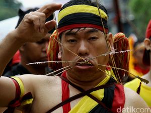 Atraksi Tatung Meriahkan Cap Go Meh