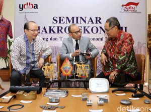 Chatib Basri Hadiri Seminar Makro Ekonomi