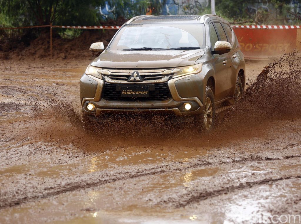 Pajero dan Pajero Sport itu Beda, Begini Nasibnya di RI Pajero dan Pajero Sport itu Beda, Begini Nasibnya di RI