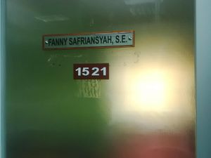 Menelusuri Jejak Ivan Haz di Ruang Kerjanya di DPR yang Kosong