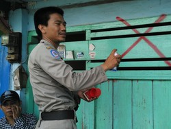 Rumah Kosong di Kalijodo Diberi Tanda Silang Merah Petugas