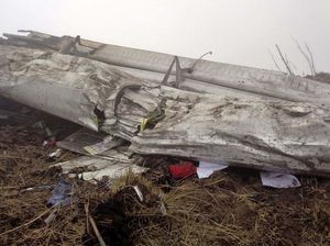 Tabrak Gunung Pesawat Nepal Hancur