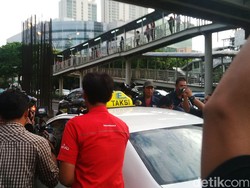 Usai Diperiksa, Anggota DPR Ini Lari ke Seberang Gedung KPK