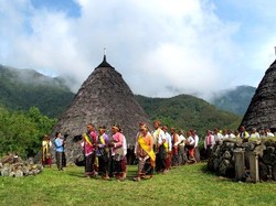 Festival Tahun Baru di Wae Rebo, dari Arwah Leluhur Hingga Kepala Babi
