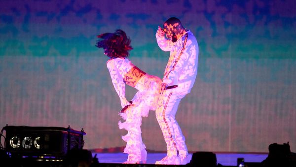 Rihanna Twerking di BRIT Awards 2016