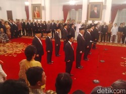 Jokowi Lantik 10 Duta Besar di Istana Negara