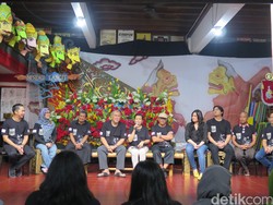 Kostum Pertunjukan Semar Gugat Kolaborasi Budaya India dan Jawa