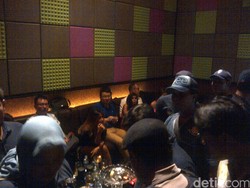 Razia Tempat Hiburan di Jakarta Barat, Ratusan Pengunjung Dites Urine