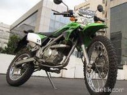 Masih Pakai Karbu, Kawasaki KLX 150 Pede Lawan Yamaha WR155 dan CRF150L