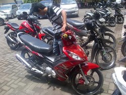 Polisi Ringkus Idrus Saat Menunggu Wanita di Alun-Alun Besuki