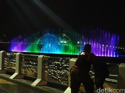 Wali Kota Risma Ajak Ratusan Fotografer Abadikan Jembatan Air Mancur Menari di Bulak