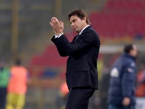 Azpilicueta Enggan Bicara Banyak-banyak Soal Conte Azpilicueta Enggan Bicara Banyak-banyak Soal Conte