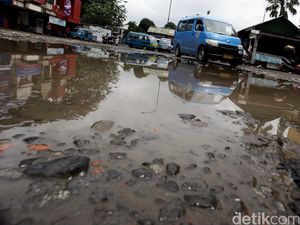 Terminal Bus Cibinong Rusak Parah