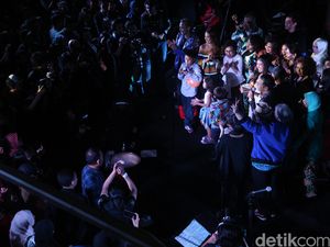 Kejutan Istri dan Orangtua Bikin Haru Suasana NIDJIdAnni14sary