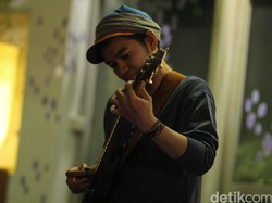 Gotong-Royong Demi Si Aneh Tesla Manaf ke Negeri Sakura