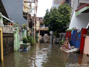 Permukiman di Semper Barat Banjir Sebetis