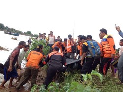 Ibu yang Hanyut di Jepara Ditemukan Meninggal Tersangkut di Sungai Pecangaan
