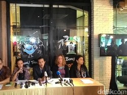 Istri Guru JIS Ferdinant Protes Suaminya Dieksekusi Kejaksaan Dini Hari