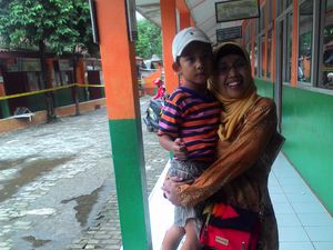 Cerita Bu Wati dan Sammy yang Tertimpa Genting SDN 06 Kalibaru yang Ambruk