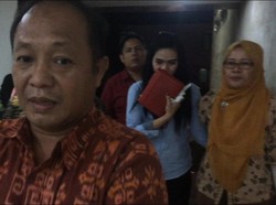 Wanita yang Diduga Aniaya Bocah Marvel Menangis Saat Digiring ke Polda