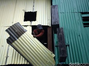 Warga Kalijodo Mulai Bongkar Rumah
