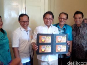 PT Pos Indonesia Luncurkan Prangko Seri Gerhana Matahari Total