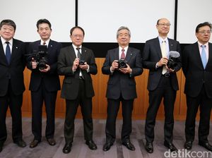 Direksi Canon Buka-bukaan Rahasia di Jepang