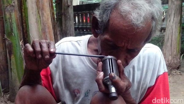 Mbah Kembar Tukang Servis Dinamo Sepeda