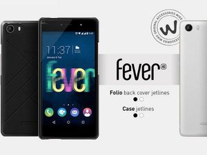 Tetap Asyik Main Ponsel Saat Gelap-gelapan