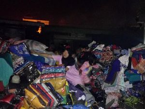 Takbir Iringi Pedagang Pasar Yaik Semarang yang Selamatkan Barang dari Api