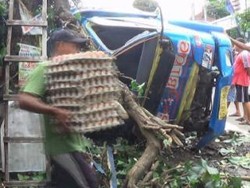 Dua Pemuda Tewas Ditabrak Truk Pengangkut Telor Usai Pulang Ngaji