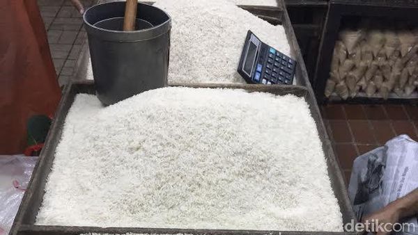 Harga Beras di Pasar Kramat Jati Mulai Turun