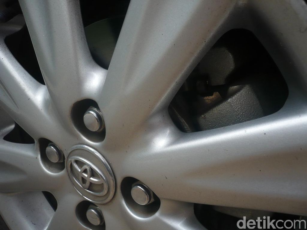 Ganti Sendiri Minyak Rem Mobil Sebelum Liburan? Mudah Kok Caranya Ganti Sendiri Minyak Rem Mobil Sebelum Liburan? Mudah Kok Caranya