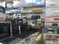 RI Paling Banyak Impor Laptop dan Ponsel dari China