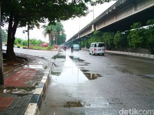Hujan Merata, Begini Kondisi Jalanan Jakarta Pagi ini