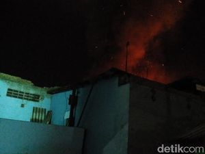 Ada Api Membubung dari Tengah Permukiman di Kalijodo
